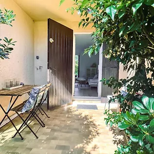 Appartement Ravissant T1 Avec Jardinet Proche De La, Hyères